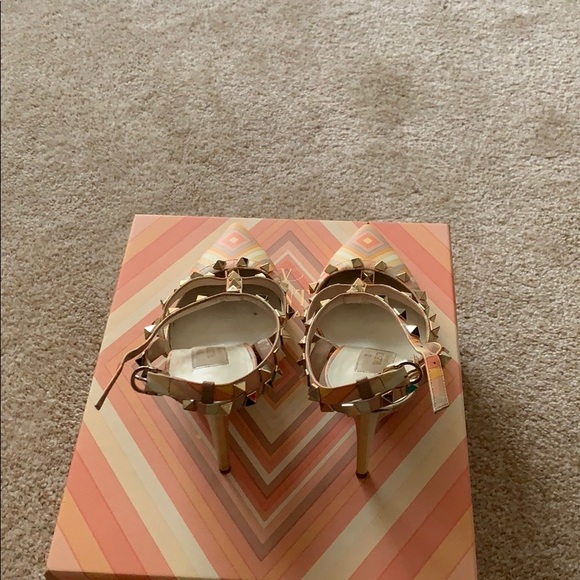 Valentino Studded Heals. - Picture 3 of 5